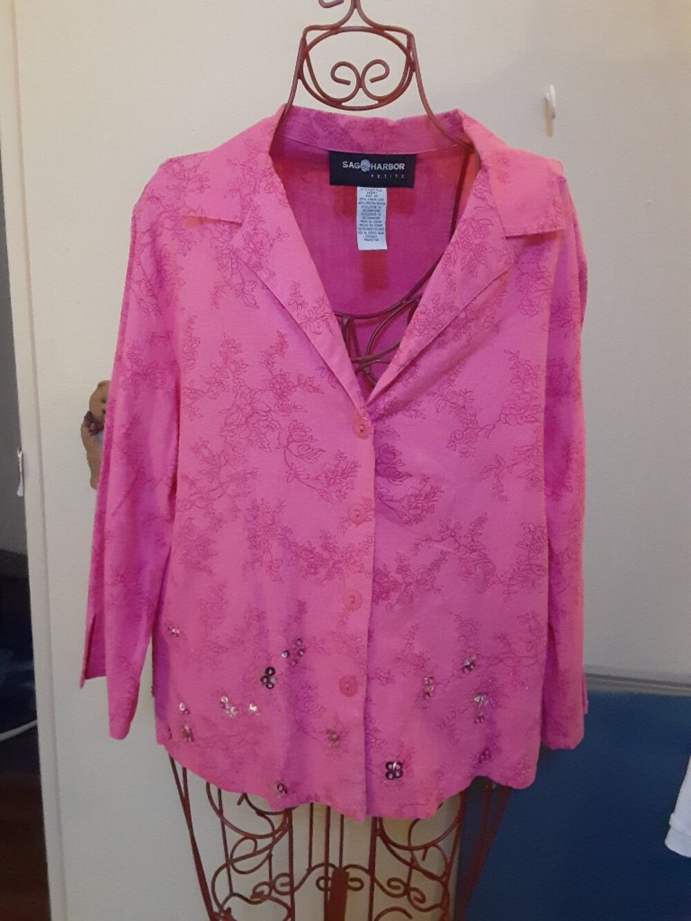 Sag Harbor  SZ 6P Pink Floral Embroidered sequin Button up blouse Petite